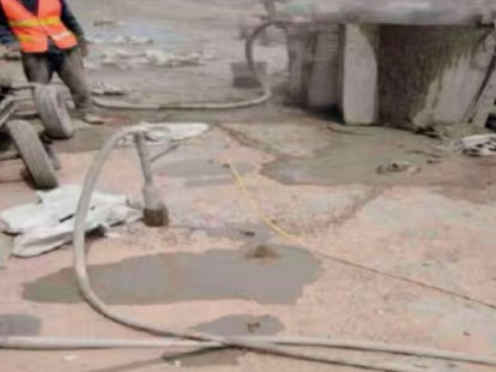 江南水泥混凝土路面板底注浆技术 路面脱空注浆整治方案